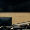 ТВ‑оборудование для лектория: дублирование экрана и синхронизация времени — как сделать показ без сбоев